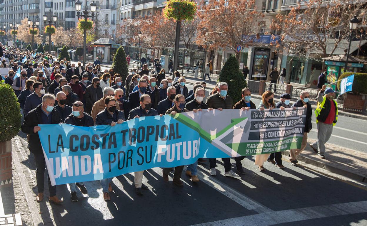 Almuñécar fleta autobuses para los vecinos que participen en la marcha por las infraestructuras