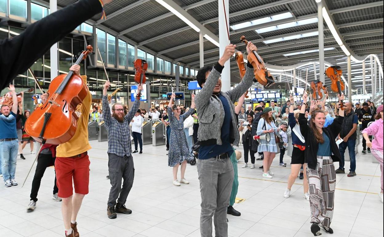 La neerlandesa Ricciotti Ensemble acerca la música sinfónica a colectivos de Almería