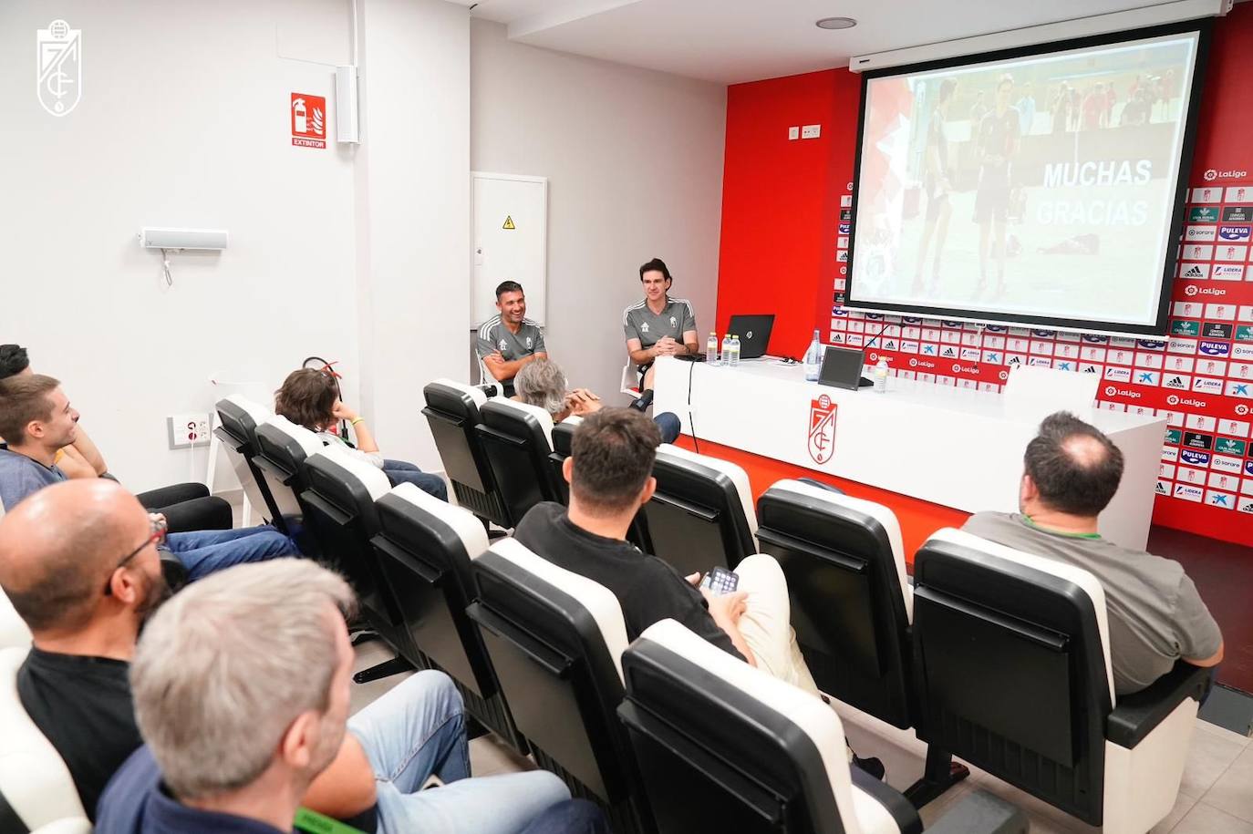 Un momento de la exposición de Karanka a la prensa. 