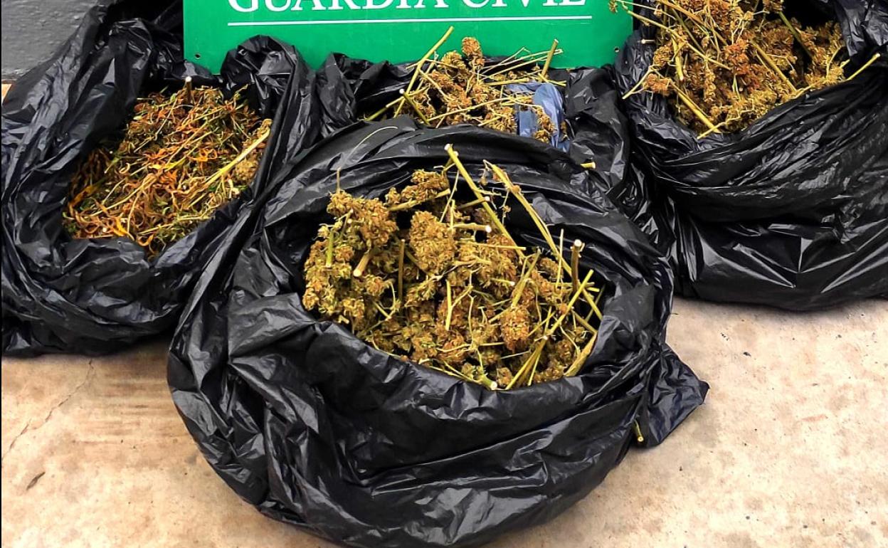 Dos detenidos tras intentar huir al ser descubierto un punto de droga en Órgiva