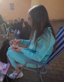 Imagen secundaria 2 - Los fieles de Maka aguardan la apertura de puertas.