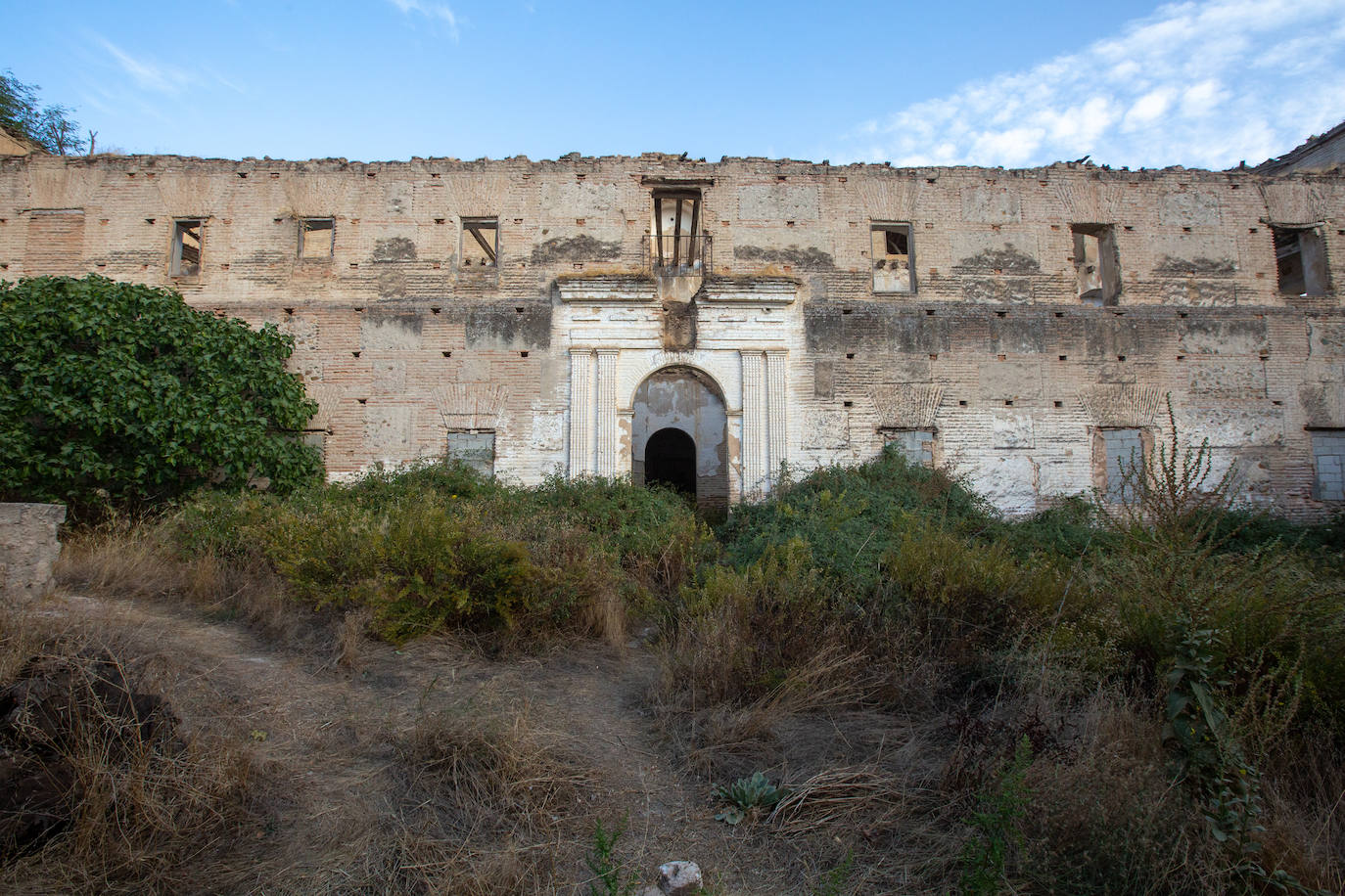 Imagen secundaria 2 - Capilla, dependencias y patio interno de Jesús del Valle. 