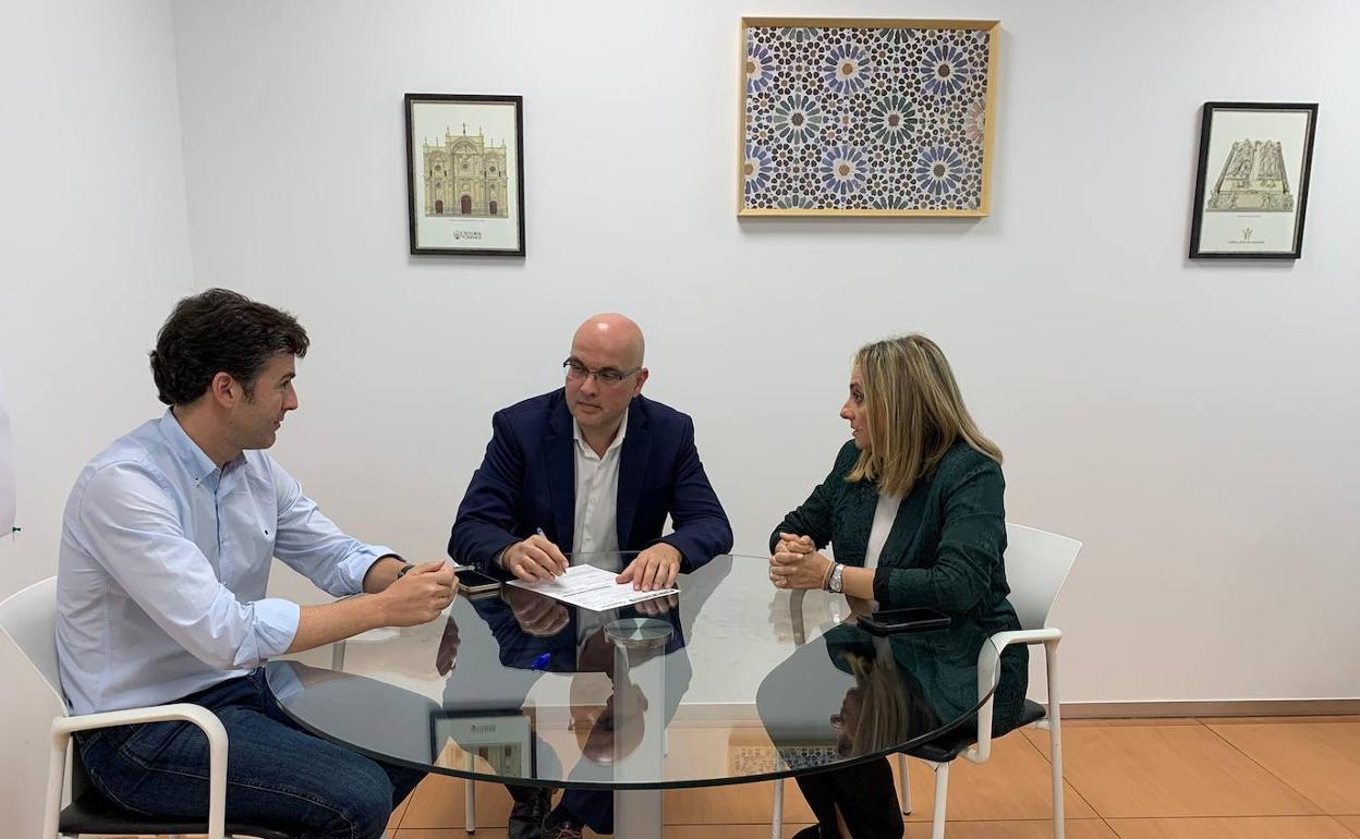 Jorge Saavedra, Raúl Fernández y Marifrán Carazo.