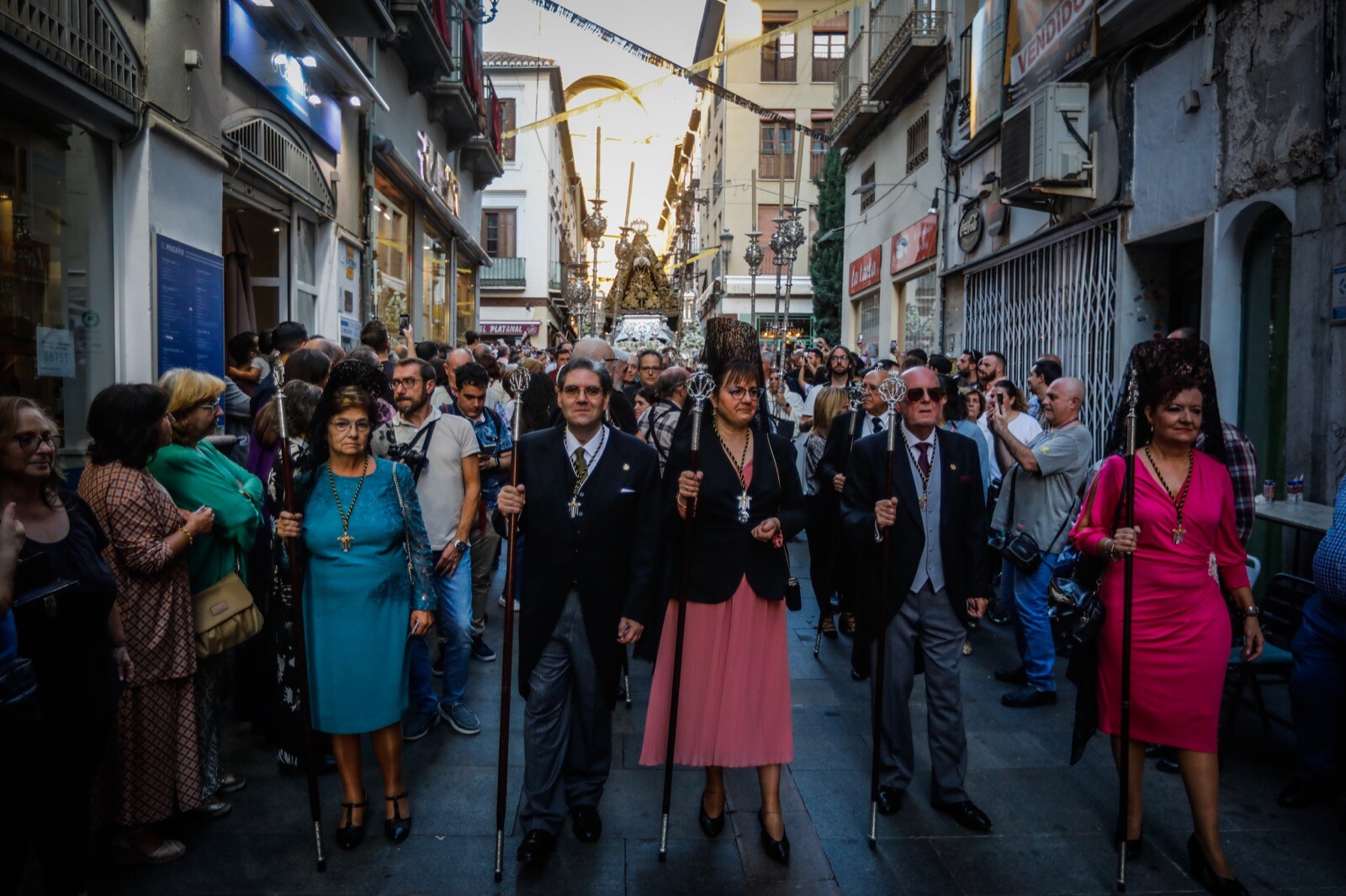 Fotos: Las imágenes de la procesión de coronación de la Soledad en Granada