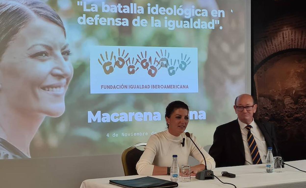 Macarena Olona y Ramón Quesada, este viernes en Jaén. 