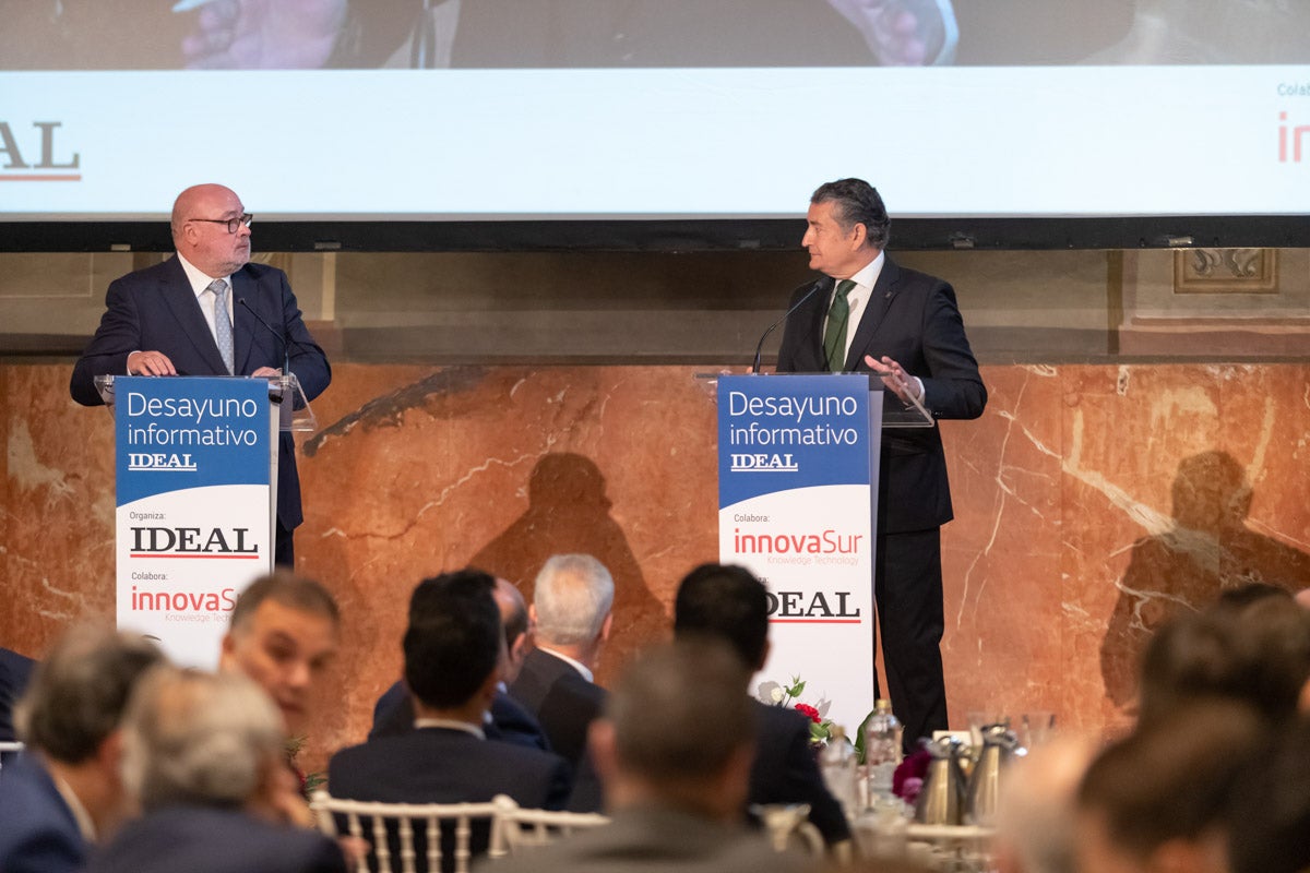 Numerosas personalidades del mundo de la política y la sociedad granadina y andaluza se han dado cita en el Hotel Santa Paula este viernes