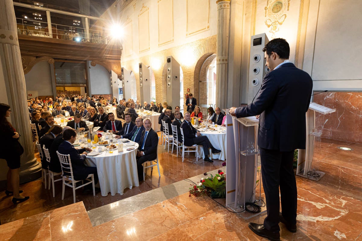 Numerosas personalidades del mundo de la política y la sociedad granadina y andaluza se han dado cita en el Hotel Santa Paula este viernes