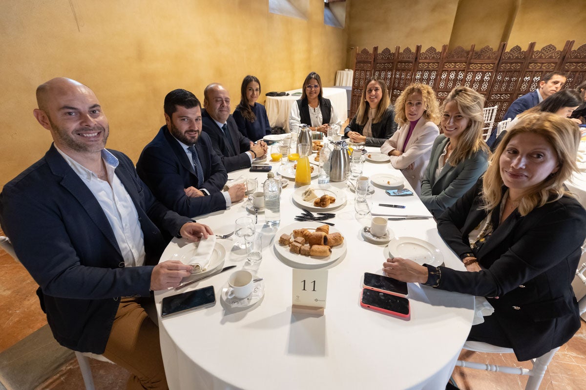 Numerosas personalidades del mundo de la política y la sociedad granadina y andaluza se han dado cita en el Hotel Santa Paula este viernes