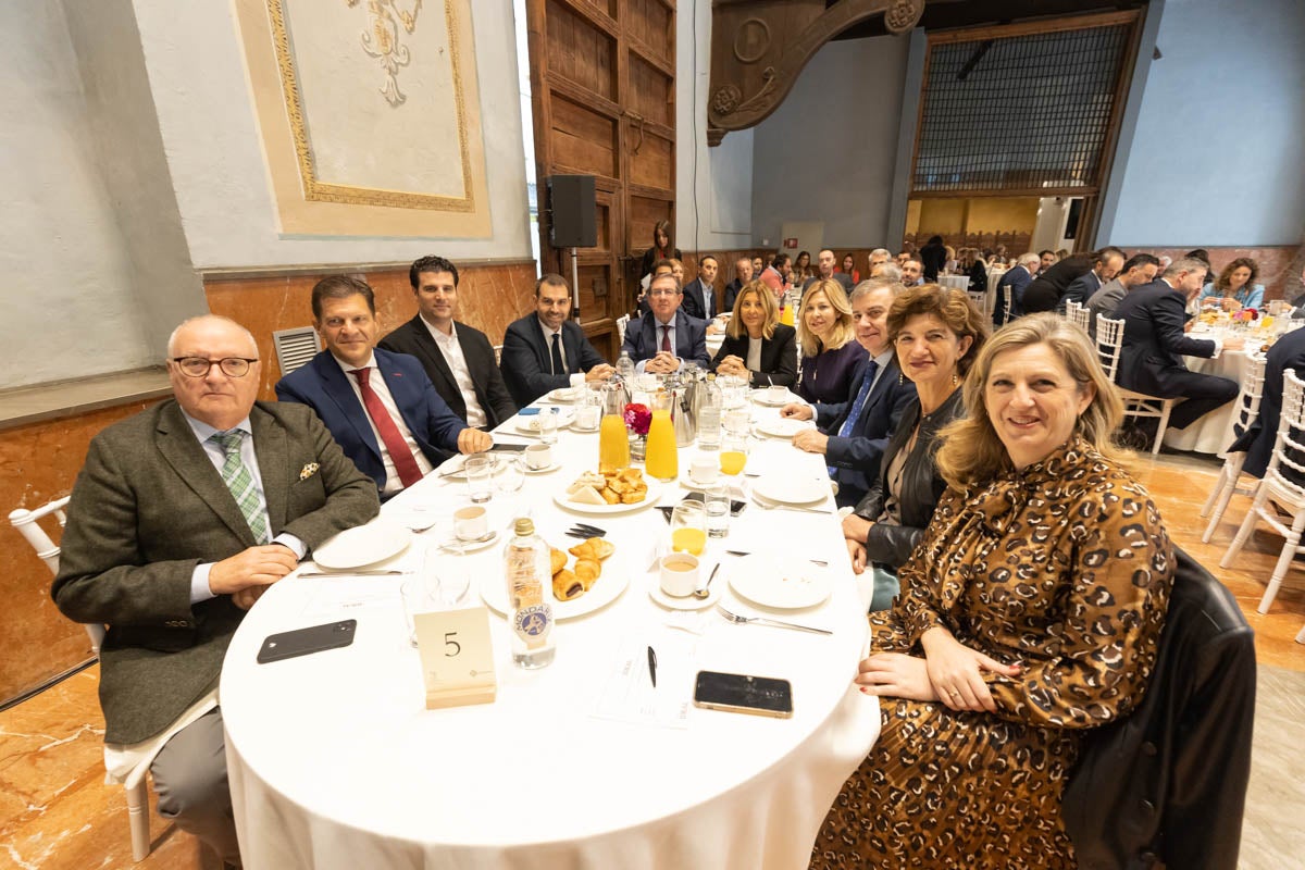 Numerosas personalidades del mundo de la política y la sociedad granadina y andaluza se han dado cita en el Hotel Santa Paula este viernes