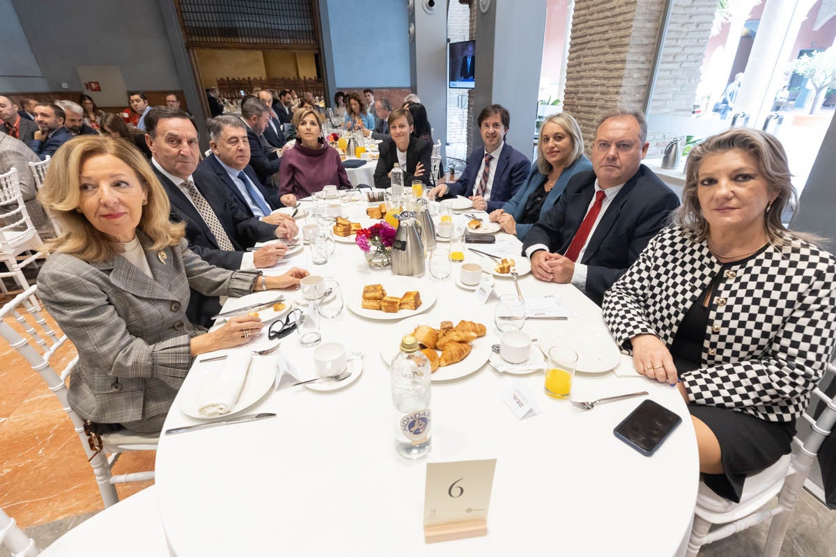Numerosas personalidades del mundo de la política y la sociedad granadina y andaluza se han dado cita en el Hotel Santa Paula este viernes