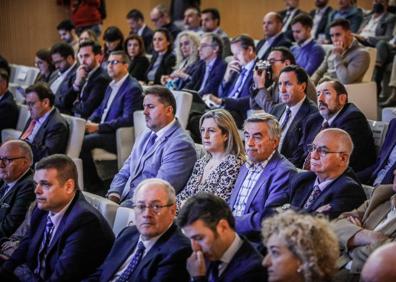 Imagen secundaria 1 - Foro en la Cámara de Comercio de Granada.