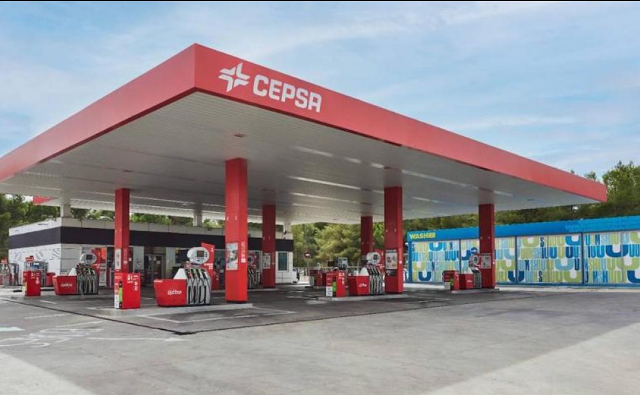 Así puedes lograr el descuento de 50 céntimos por litro de gasolina en Cepsa.