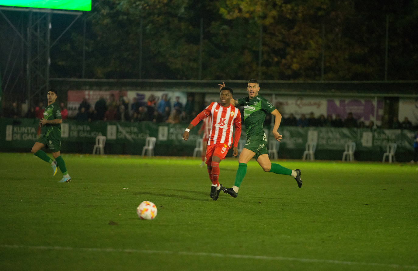 Fotos: Las imágenes del desastre del Almeria ante el Arenteiro