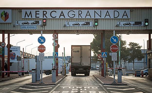 Entrada a MercaGranada este lunes, con total normalidad