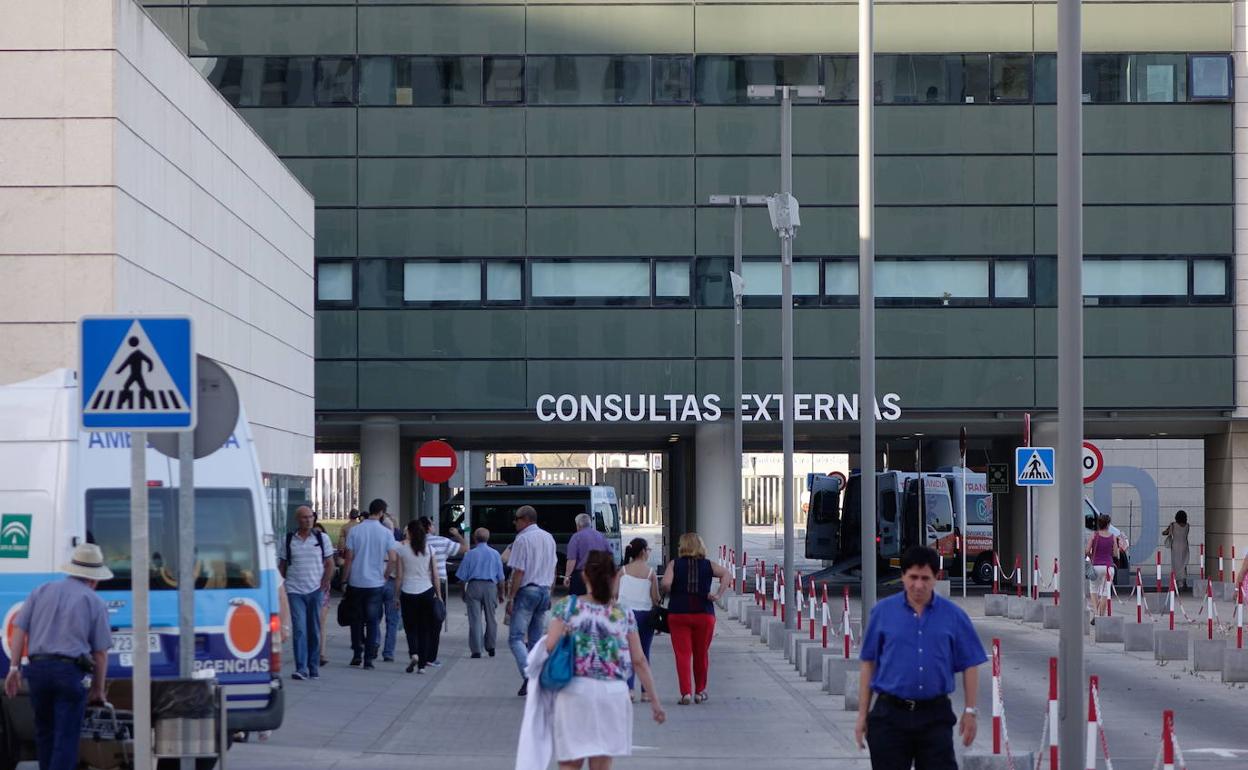 Área de Consultas Externas del hospital Clínico San Cecilio. 