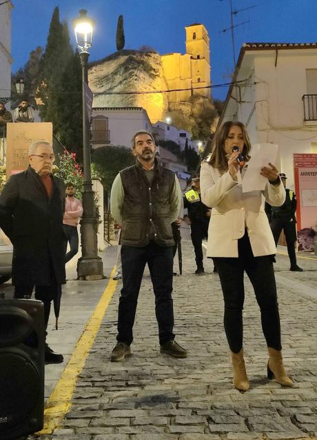 Imagen - Alcaldesa de Montefrío leyendo el manifiesto.