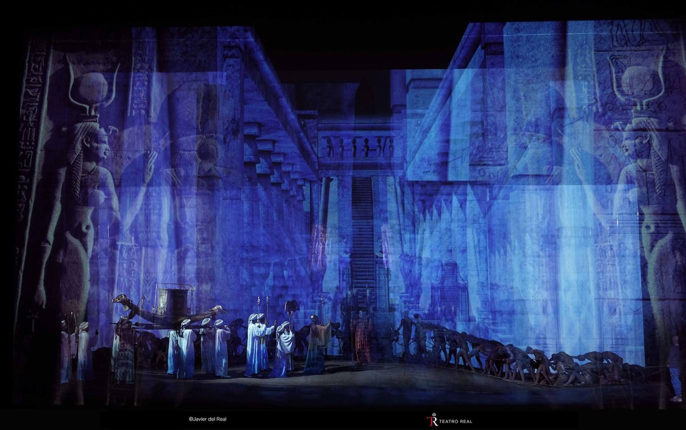 Escenas de 'Aída' en el Teatro Real
