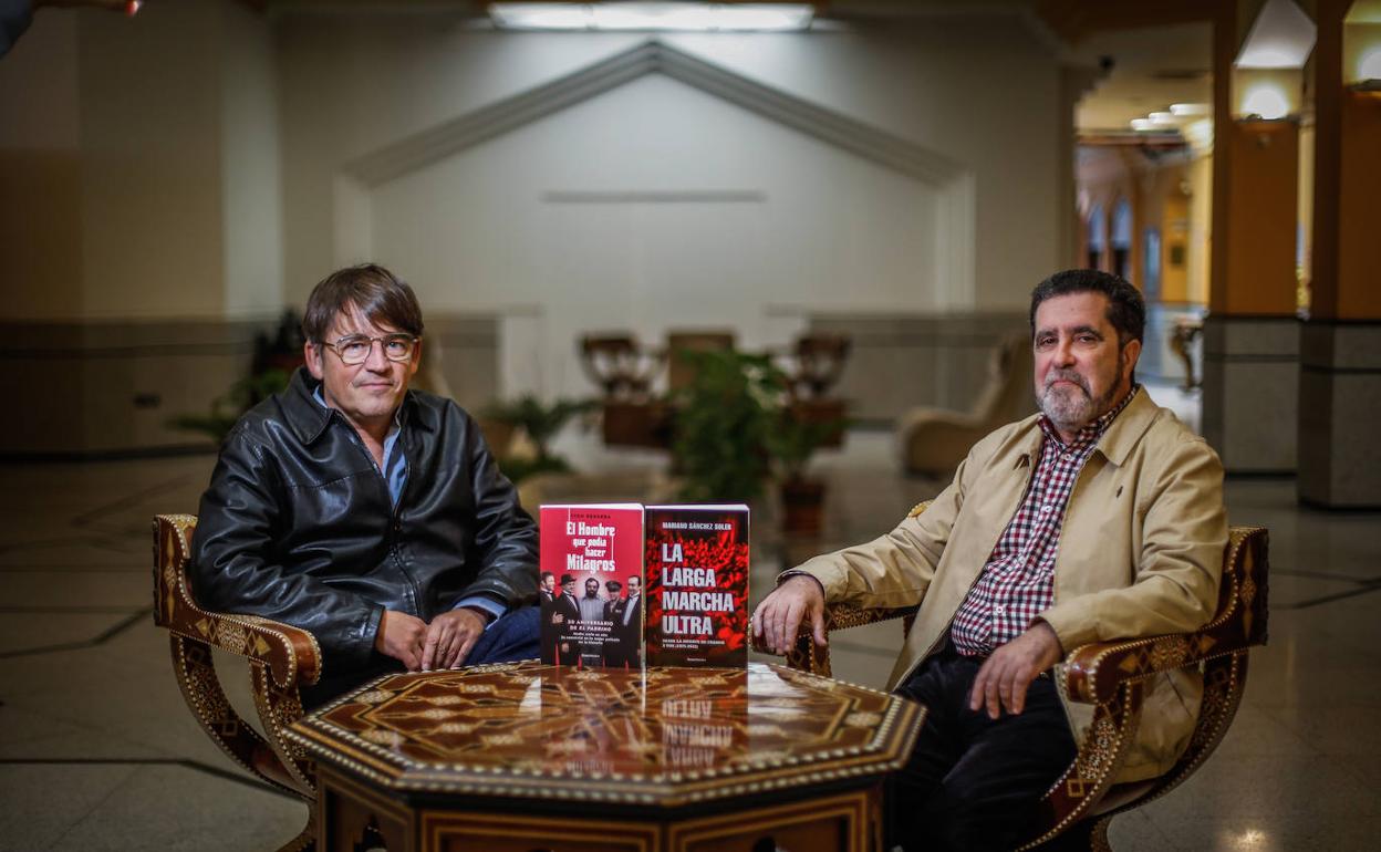 Reguera y Sánchez Soler, con sus obras. 