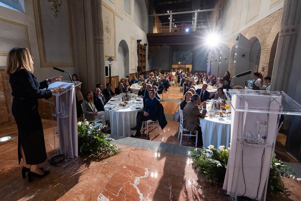 Desayuno informativo con la consejera de Fomento, Marifrán Carazo, en el hotel Santa Paula