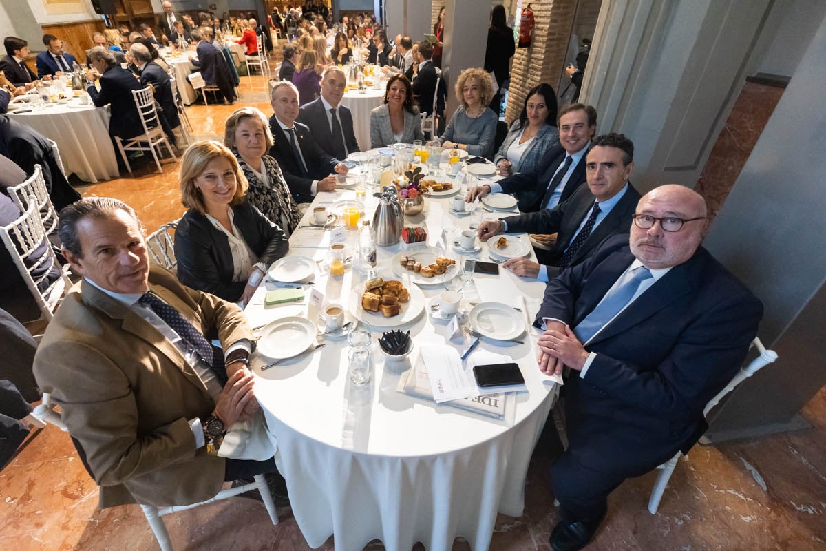 Desayuno informativo con la consejera de Fomento, Marifrán Carazo, en el hotel Santa Paula