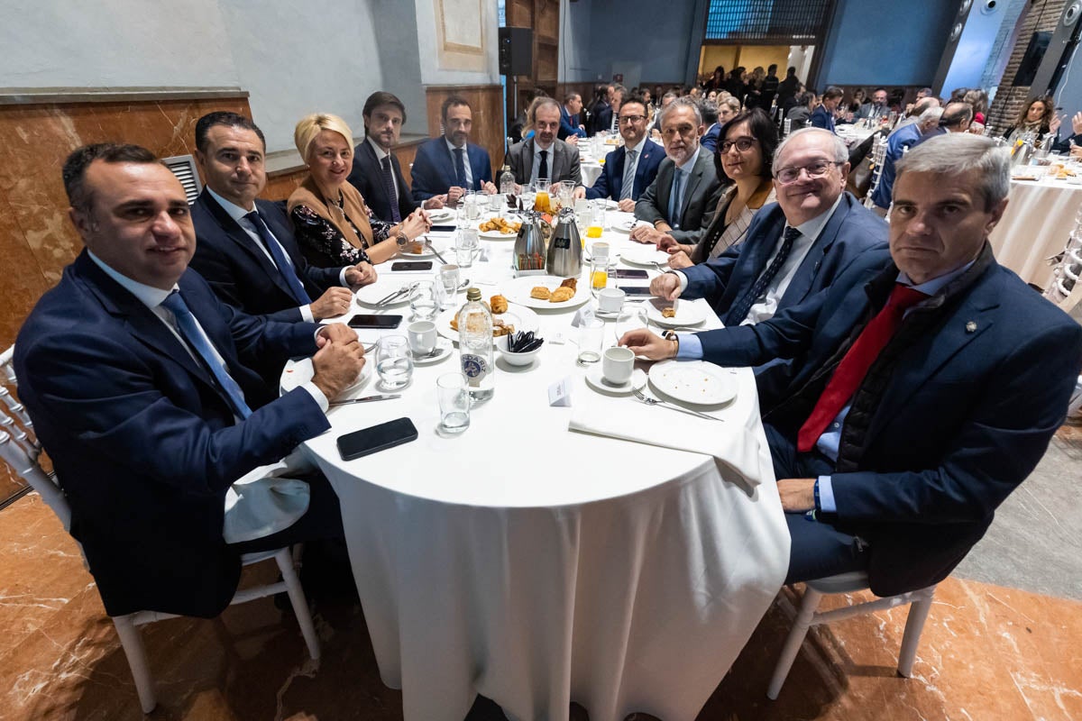 Desayuno informativo con la consejera de Fomento, Marifrán Carazo, en el hotel Santa Paula