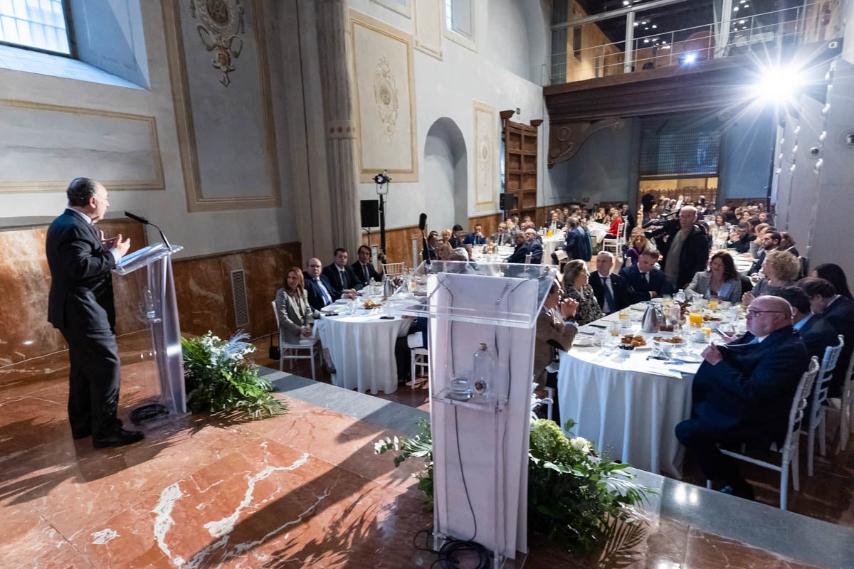 Desayuno informativo con la consejera de Fomento, Marifrán Carazo, en el hotel Santa Paula