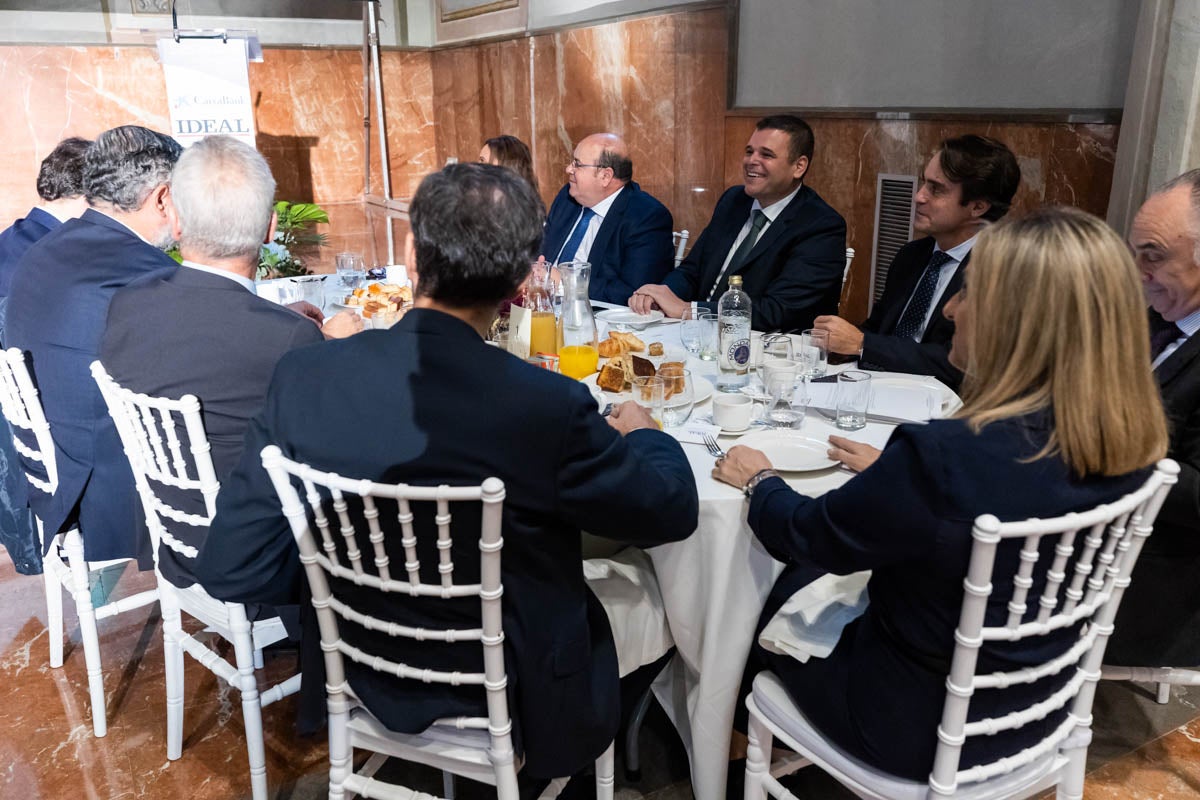 Desayuno informativo con la consejera de Fomento, Marifrán Carazo, en el hotel Santa Paula