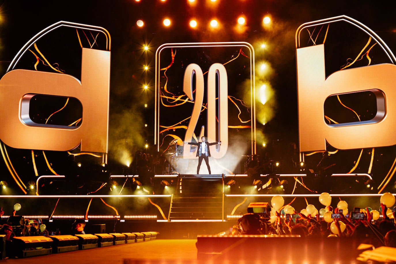 David Bisbal ha celebrado sus veinte años de trayectoria musical con un espectacular concierto en el Power Horse Stadium.