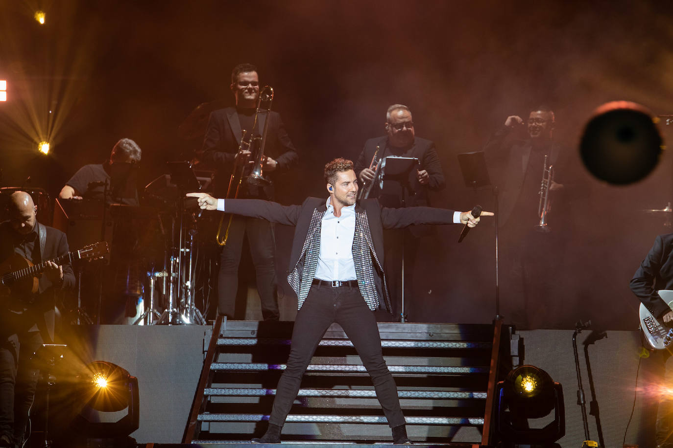 David Bisbal ha celebrado sus veinte años de trayectoria musical con un espectacular concierto en el Power Horse Stadium.