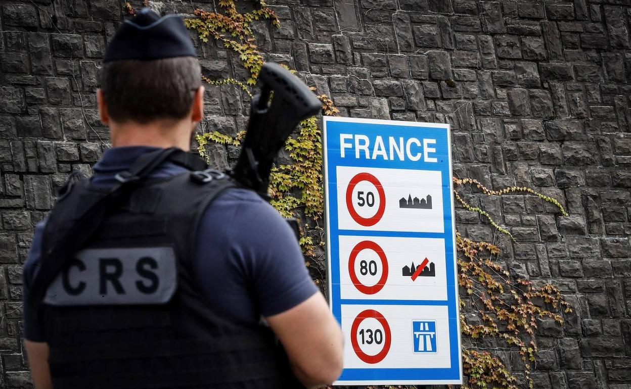 Un agente de la Policía francesa, en una imagen de archivo. 