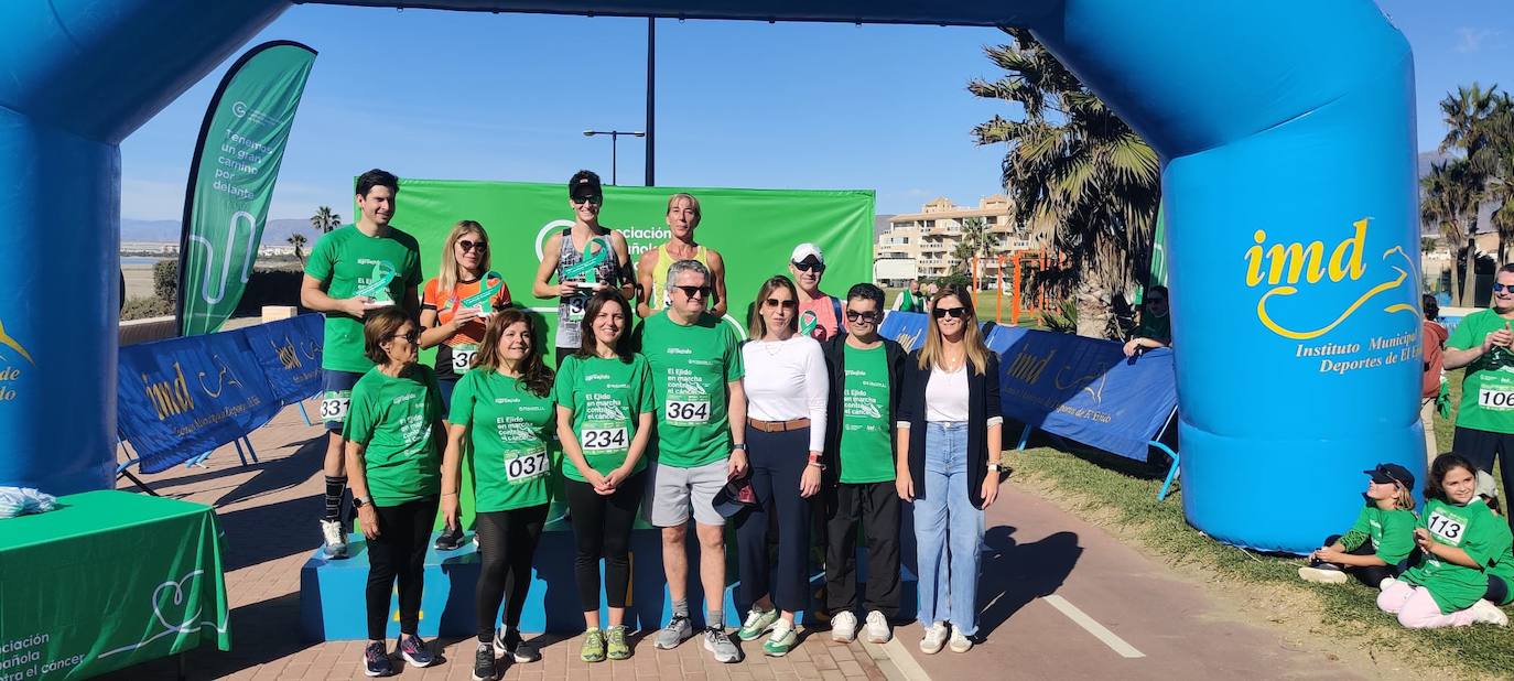 Fotos: Búscate en la Carrera de la AECC en Almerimar