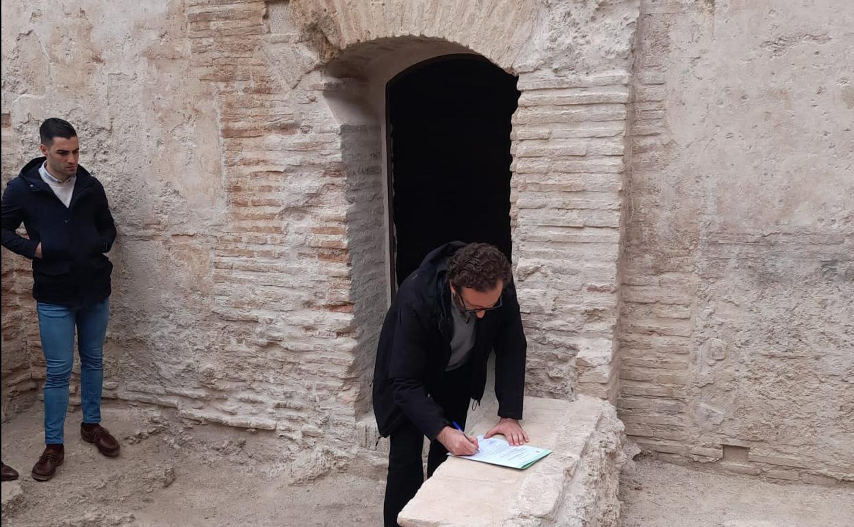 Visita institucional a las obras de rehabilitación de los baños árabes de lLa Zubia