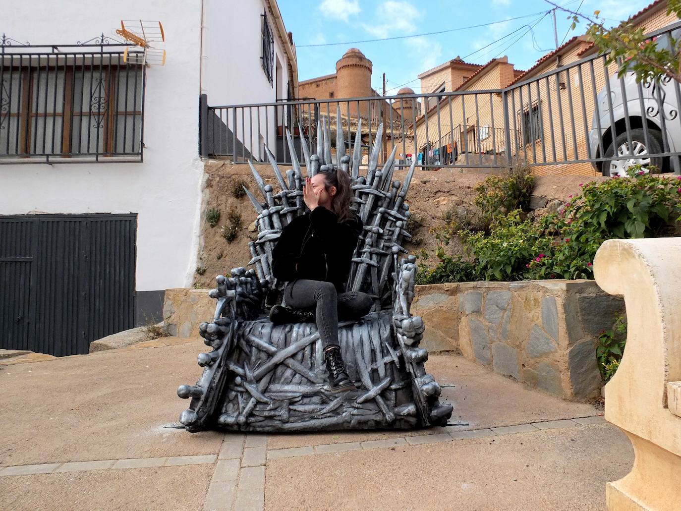 Las nuevas estatuas dedicadas al cine que decoran las calles de la Calahorra como reclamo turístico