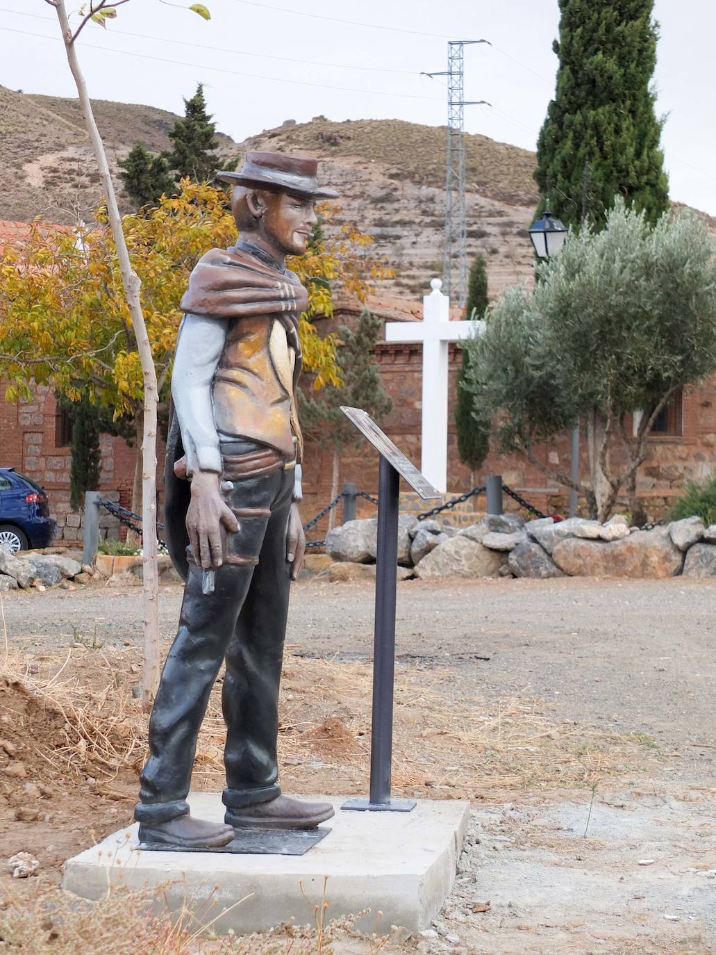 Las nuevas estatuas dedicadas al cine que decoran las calles de la Calahorra como reclamo turístico
