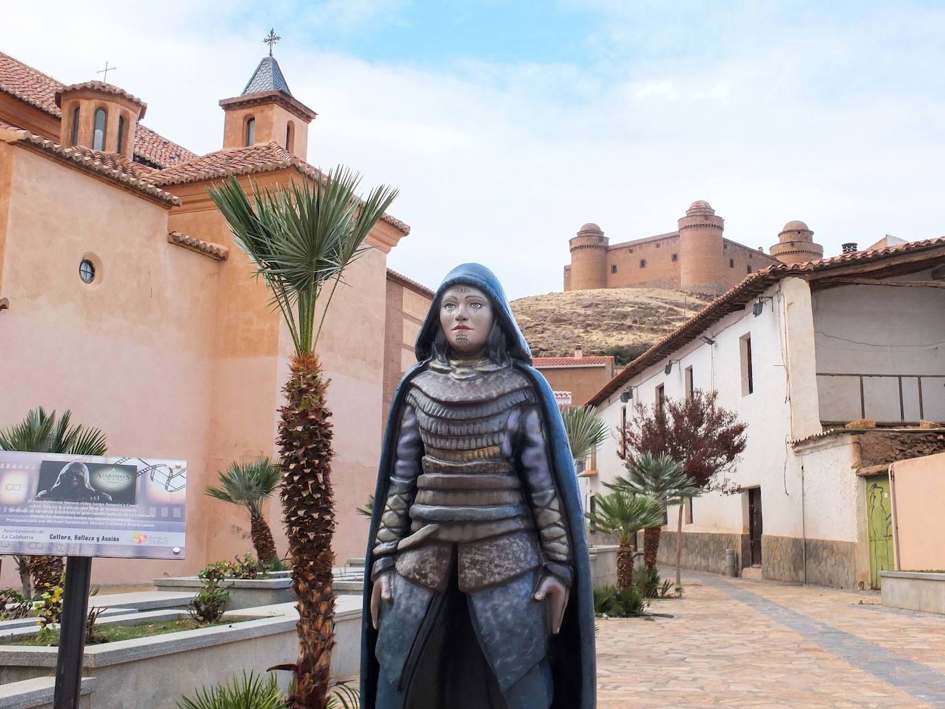 Las nuevas estatuas dedicadas al cine que decoran las calles de la Calahorra como reclamo turístico