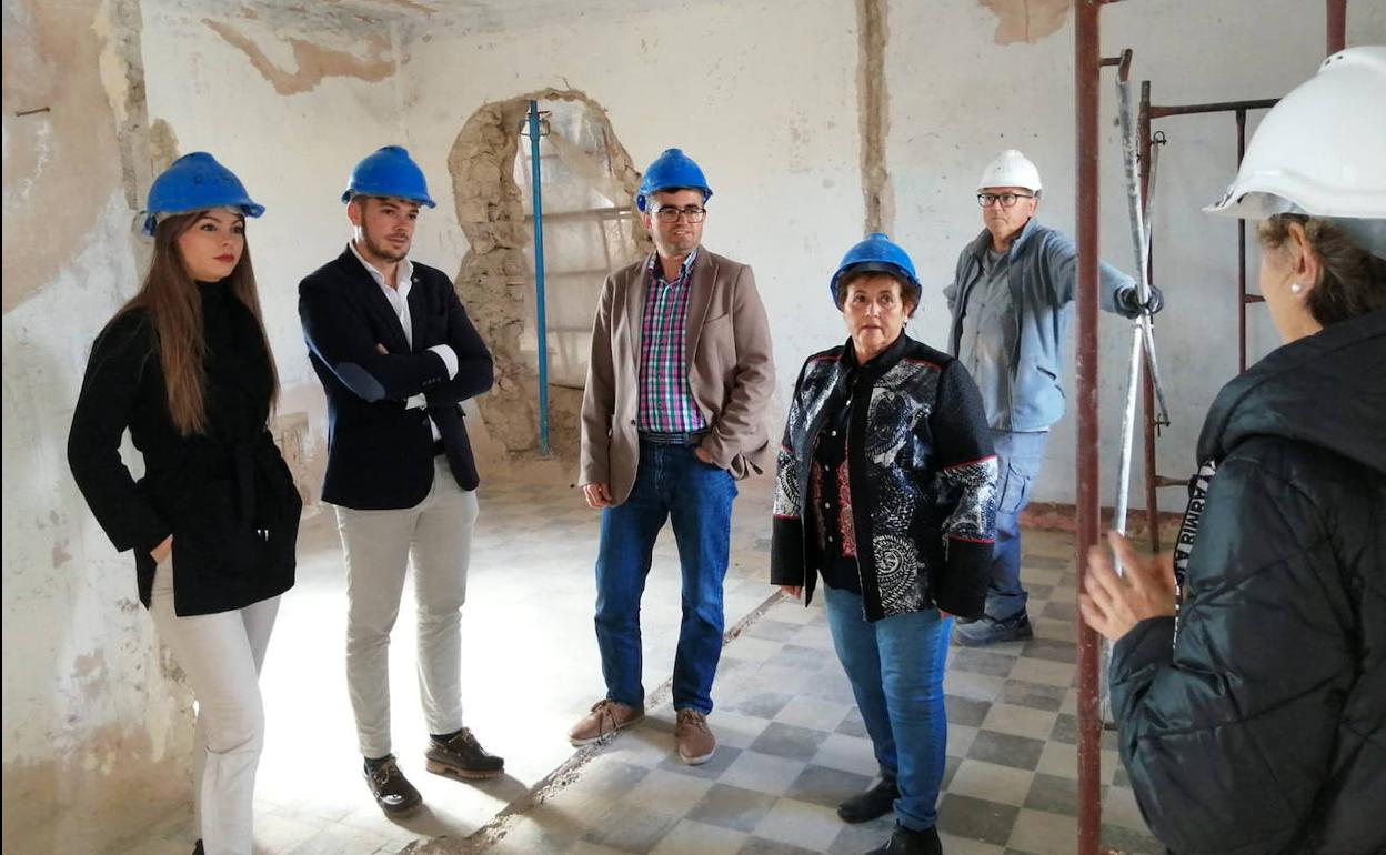 Visita a la antigua escuela de la pedanía de Torralba.