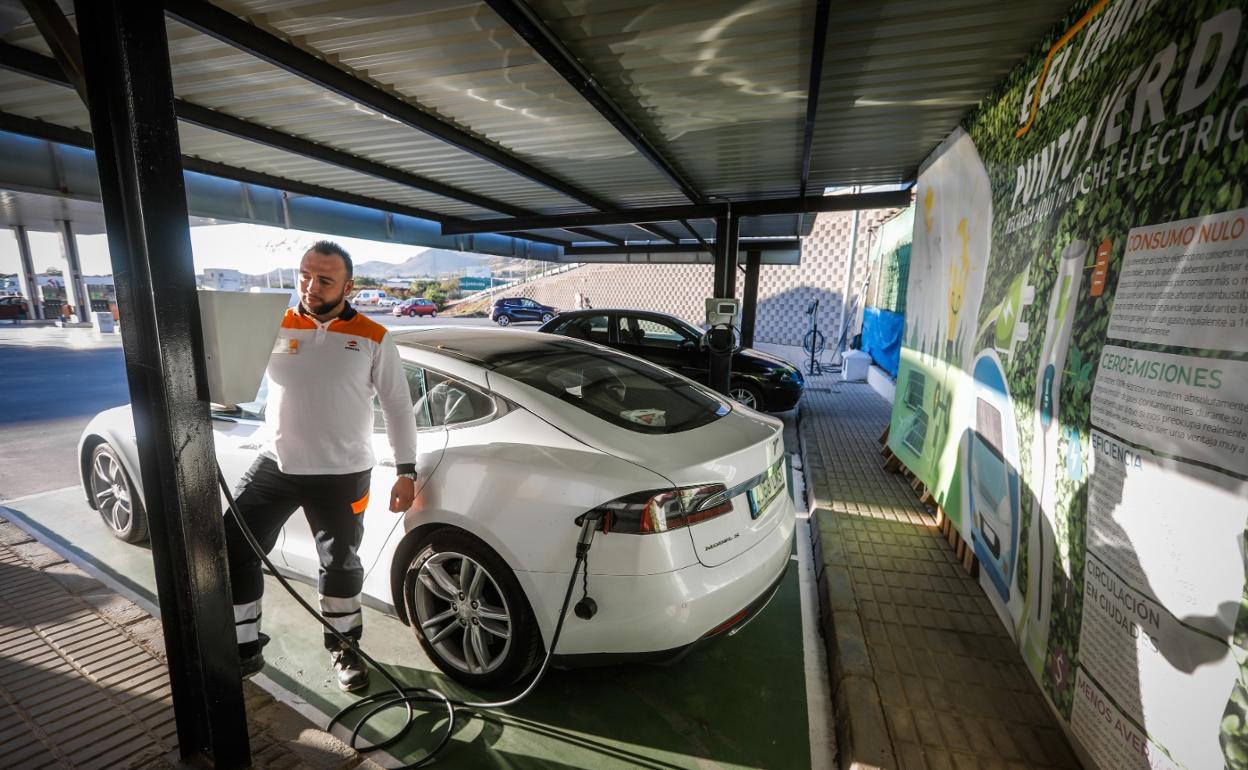 La Junta de Andalucía ensayará en Granada el nuevo modelo de electrolineras