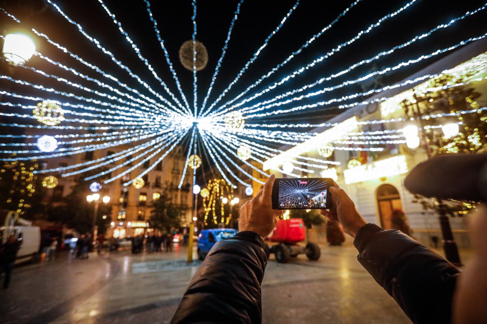 El Ayuntamiento prueba que todos los dispisitivos luminosos instalados para Navidad funcionan correctamente