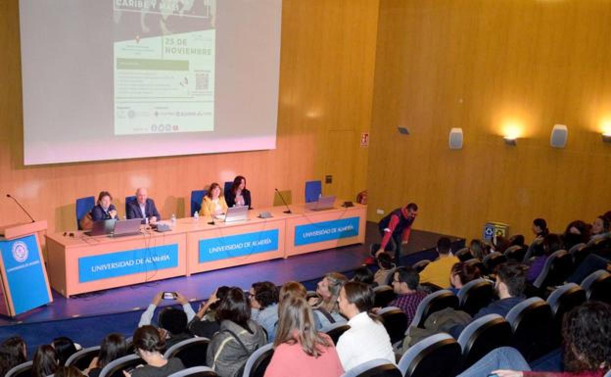 Momento de la jornada 'La realidad cambiante del refugiado en España', celebrada ayer en la UAL. 