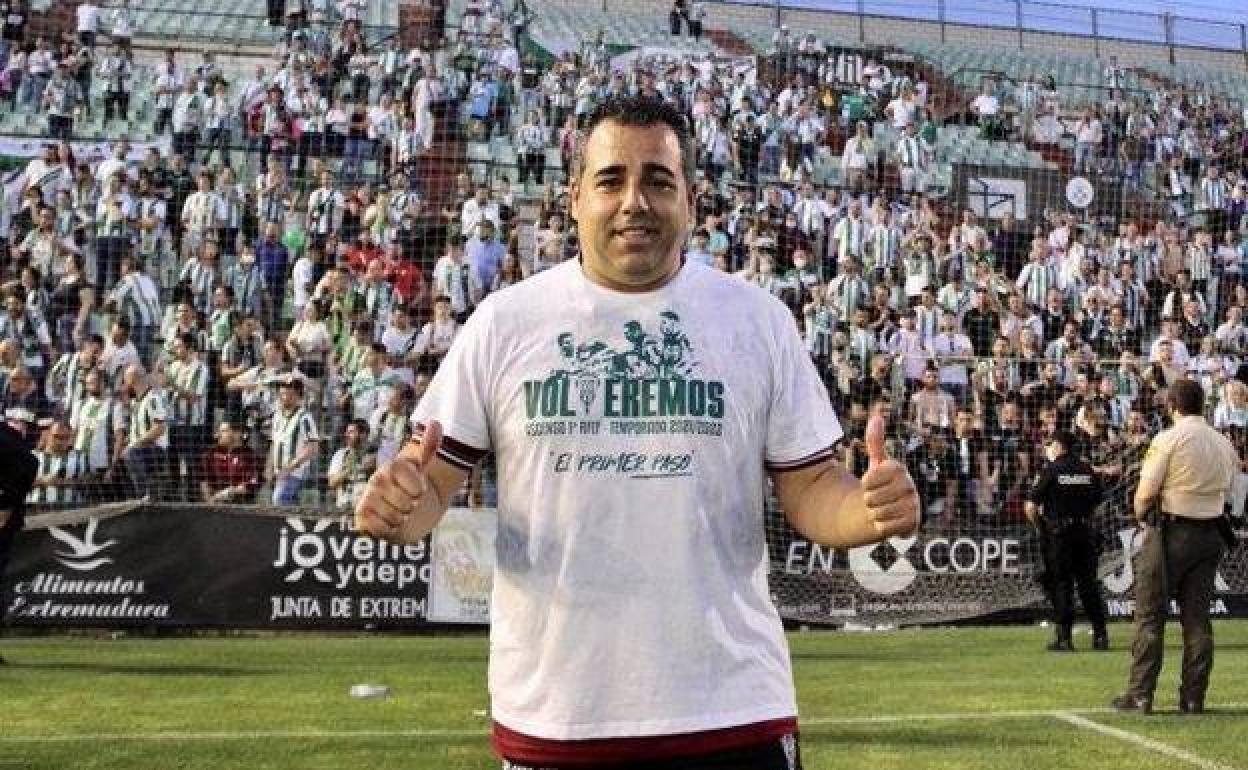 Germán Crespo, radiante tras certificar el ascenso a 1ª RFEF. 