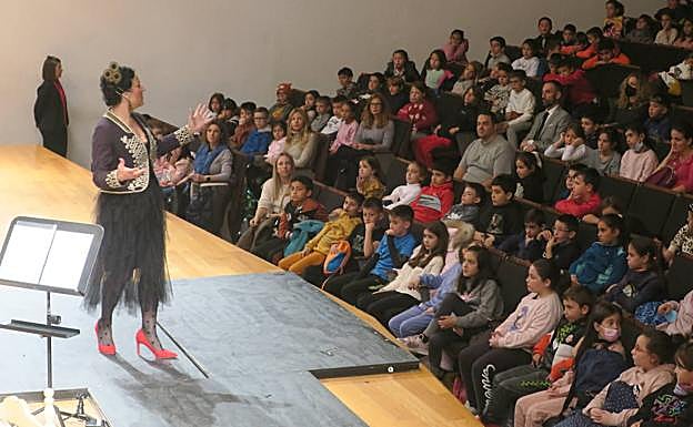 Esther Crisol ejerció como cantaora y como pedagoga, a la vez. 