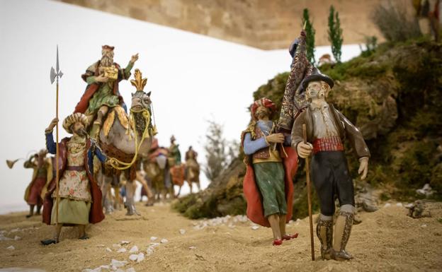 La figura del Chorrojumo encabezando el desfile de los Reyes Magos. 