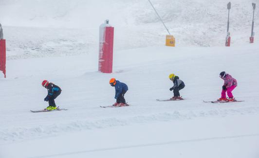 Los esquiadores disfrutaron de la jornada inaugural.