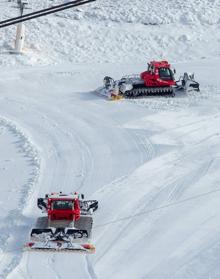 Imagen secundaria 2 - Ambiente en Sierra Nevada en su jornada inaugural de la presente temporada