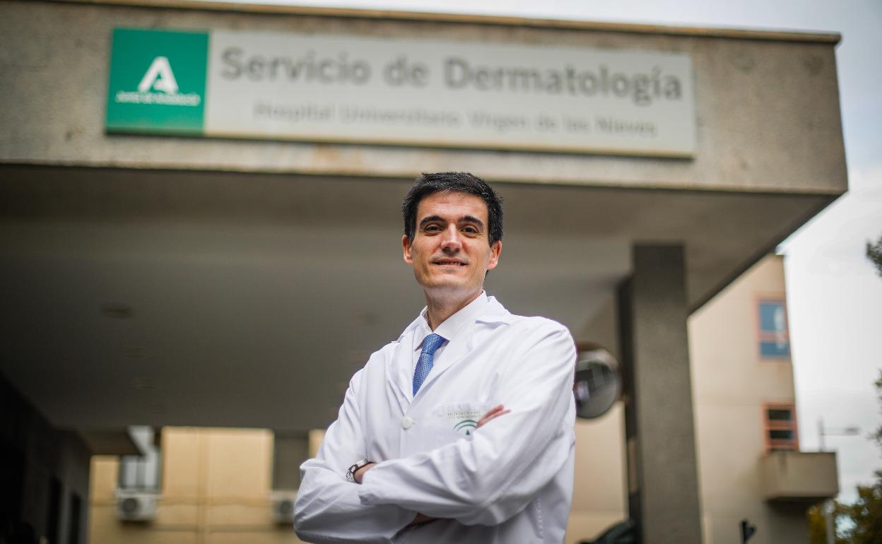 Salvador Arias, jefe del servicio de Dermatología del Virgen de las Nieves.