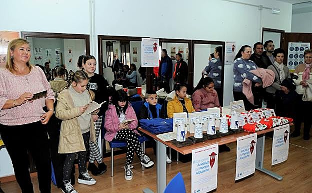 Imagen principal - Mecina Bombarón y Yegen celebran a lo grande la fiesta de la matanza del cerdo
