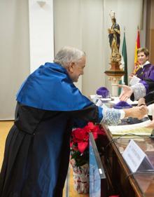 Imagen secundaria 2 - Farmacia se va de fiesta por su patrona