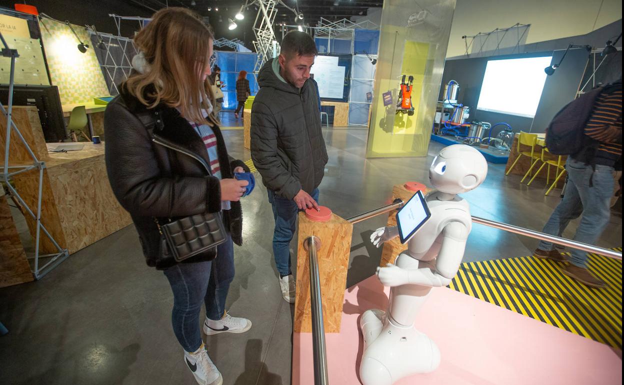 Exposición sobre inteligencia artificial en el Parque de las Ciencias. 