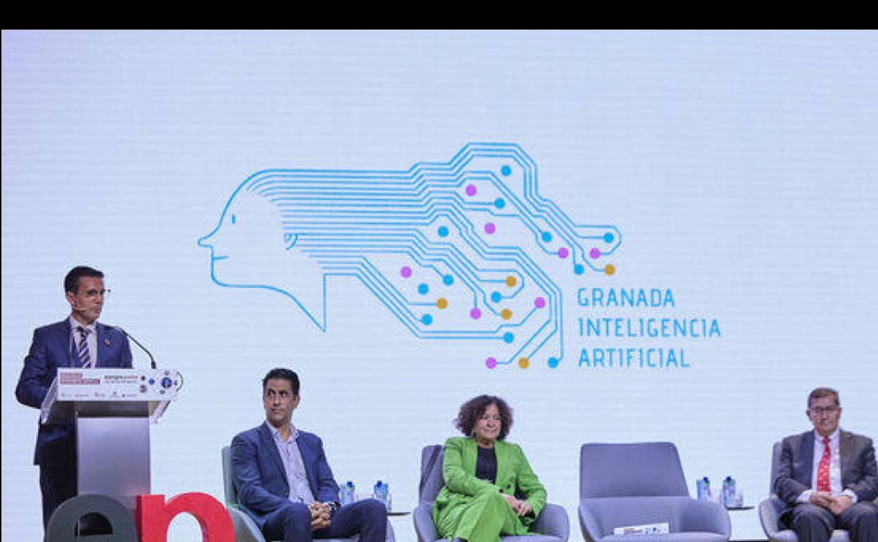 Representantes de las instituciones granadinas, durante un desayuno informativo sobre inteligencia artificial.