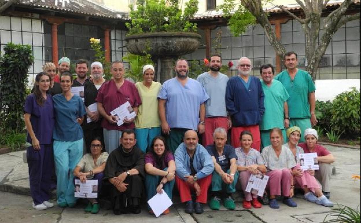 Profesionales sanitarios que viajan a Guatemala, en una imagen de archivo. 